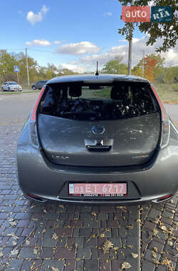 Хэтчбек Nissan Leaf 2015 в 