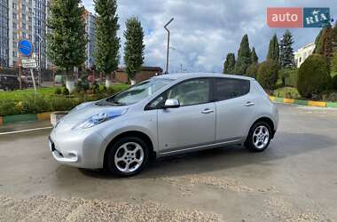 Хэтчбек Nissan Leaf 2012 в 