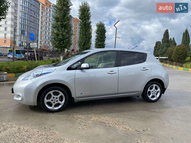 Хэтчбек Nissan Leaf 2012 в Ивано-Франковске