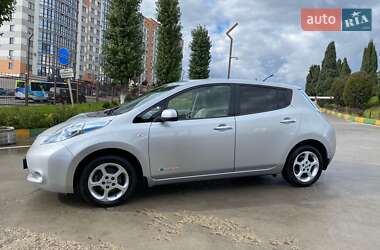 Хэтчбек Nissan Leaf 2012 в 