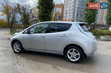 Хэтчбек Nissan Leaf 2012 в 