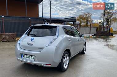 Хэтчбек Nissan Leaf 2012 в 