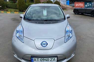 Хэтчбек Nissan Leaf 2012 в 