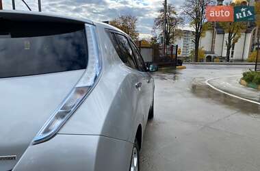 Хэтчбек Nissan Leaf 2012 в 
