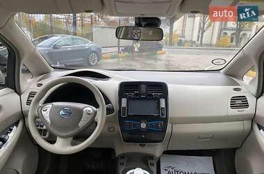 Хэтчбек Nissan Leaf 2012 в 