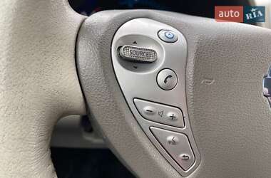 Хэтчбек Nissan Leaf 2012 в 