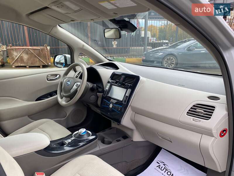 Хэтчбек Nissan Leaf 2012 в Ивано-Франковске
