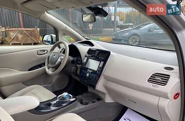 Хэтчбек Nissan Leaf 2012 в 