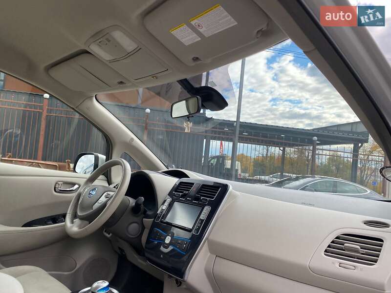 Хэтчбек Nissan Leaf 2012 в Ивано-Франковске