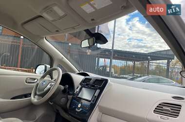 Хэтчбек Nissan Leaf 2012 в 