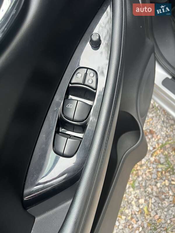 Хетчбек Nissan Leaf 2012 в Одесі