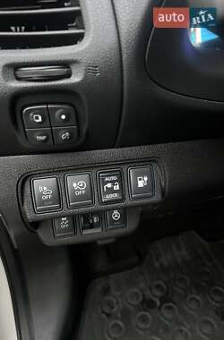 Хэтчбек Nissan Leaf 2015 в 