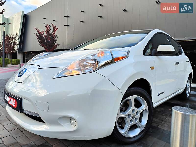 Хэтчбек Nissan Leaf 2014 в 