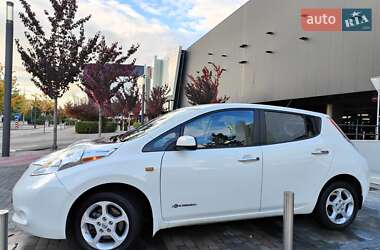 Хэтчбек Nissan Leaf 2014 в 