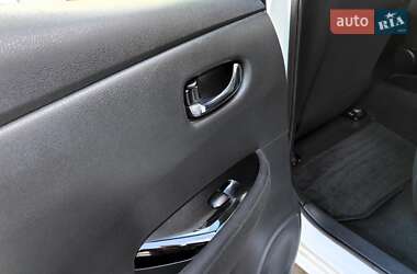 Хэтчбек Nissan Leaf 2014 в 