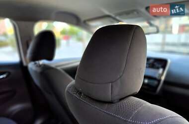 Хэтчбек Nissan Leaf 2014 в 