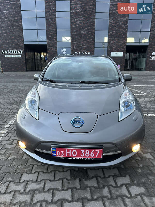 Хэтчбек Nissan Leaf 2013 в Черновцах