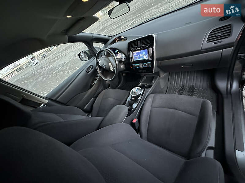 Хэтчбек Nissan Leaf 2013 в Черновцах