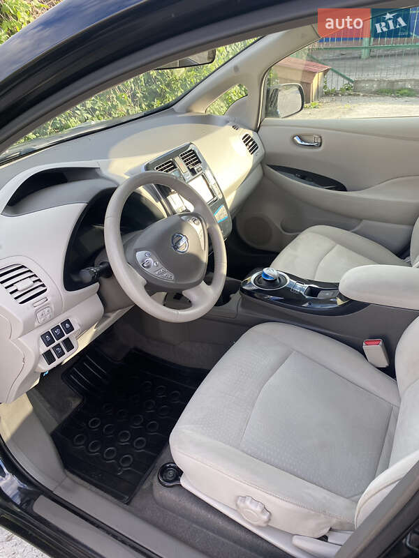 Хэтчбек Nissan Leaf 2012 в Ровно