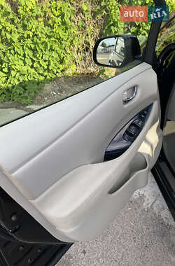 Хэтчбек Nissan Leaf 2012 в Ровно