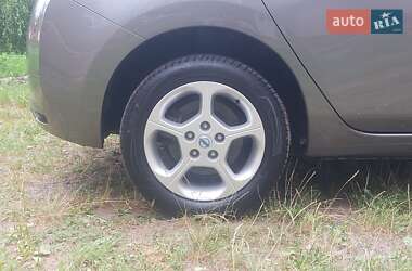 Хэтчбек Nissan Leaf 2014 в 