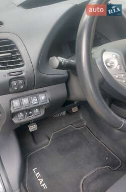 Хэтчбек Nissan Leaf 2014 в 