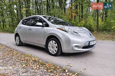 Хэтчбек Nissan Leaf 2013 в 