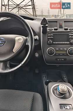 Хэтчбек Nissan Leaf 2013 в 