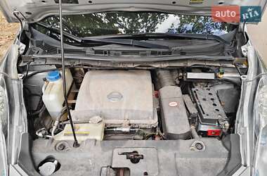 Хэтчбек Nissan Leaf 2013 в 