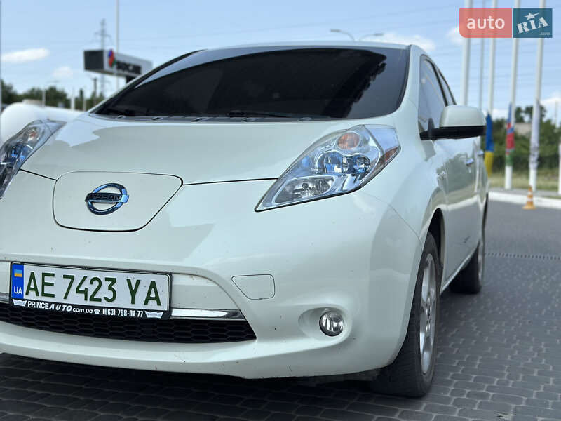 Хэтчбек Nissan Leaf 2012 в Днепре