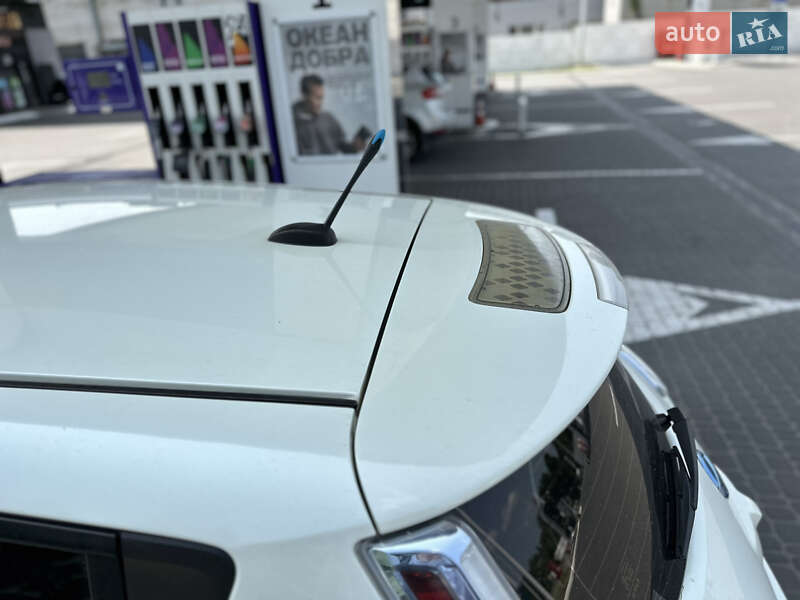 Хэтчбек Nissan Leaf 2012 в Днепре