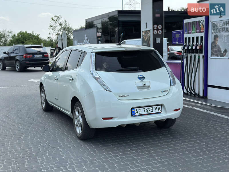 Хэтчбек Nissan Leaf 2012 в Днепре