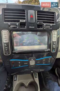Хэтчбек Nissan Leaf 2012 в  фото 11 Хэтчбек Nissan Leaf 2012 в