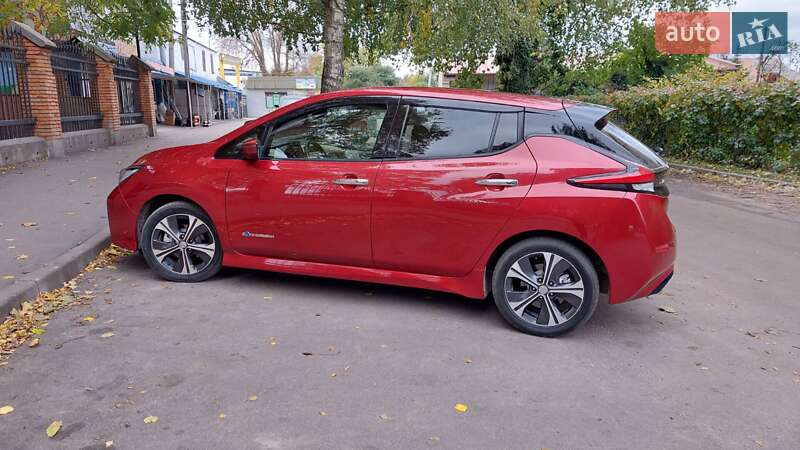 Хэтчбек Nissan Leaf 2018 в Киеве