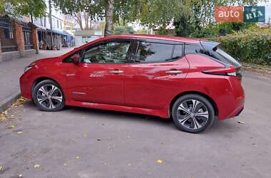 Хэтчбек Nissan Leaf 2018 в 
