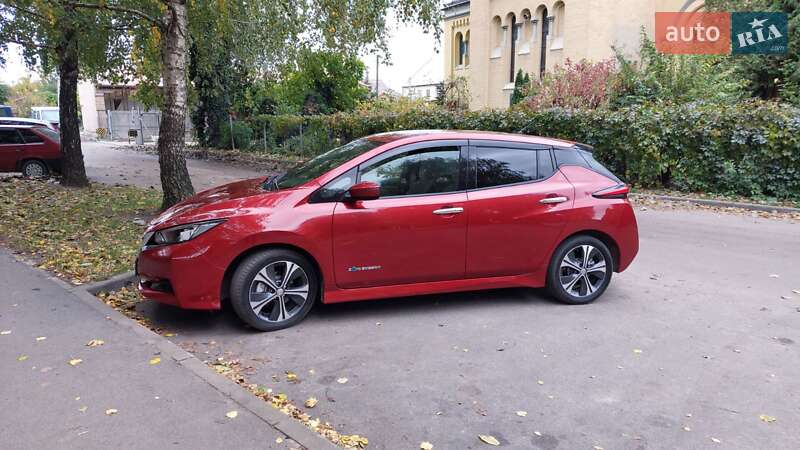 Хэтчбек Nissan Leaf 2018 в Киеве