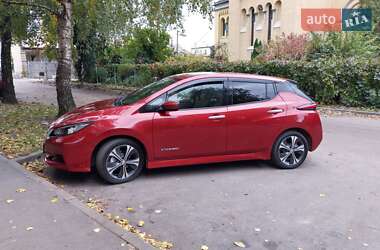 Хэтчбек Nissan Leaf 2018 в 