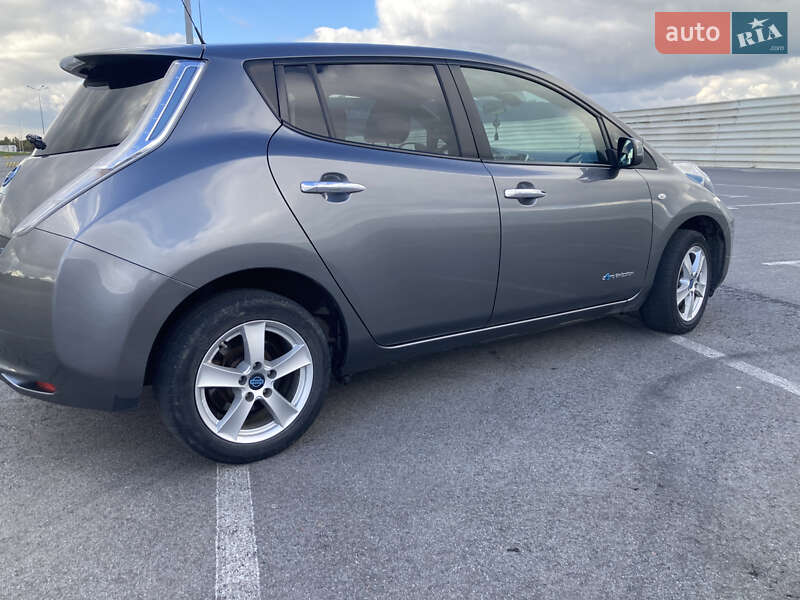 Хетчбек Nissan Leaf 2015 в Львові