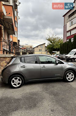Хэтчбек Nissan Leaf 2014 в 