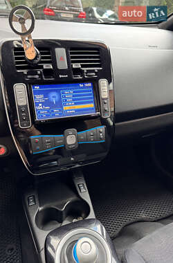 Хэтчбек Nissan Leaf 2014 в 