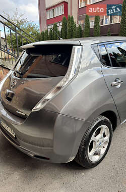 Хэтчбек Nissan Leaf 2014 в 