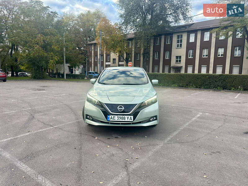 Хэтчбек Nissan Leaf 2018 в Каменском