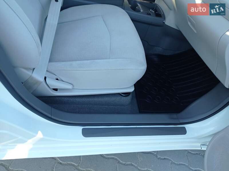 Хэтчбек Nissan Leaf 2012 в Коломые фото 20 Хэтчбек Nissan Leaf 2012 в Коломые