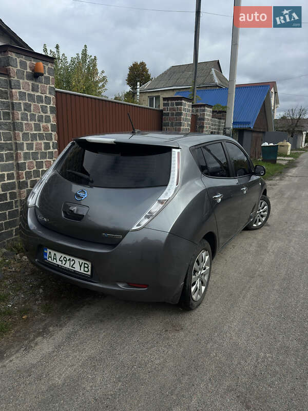 Хетчбек Nissan Leaf 2015 в Києві