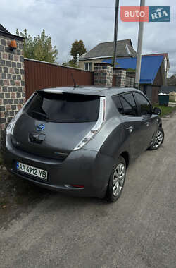 Хетчбек Nissan Leaf 2015 в  фото 4 Хетчбек Nissan Leaf 2015 в