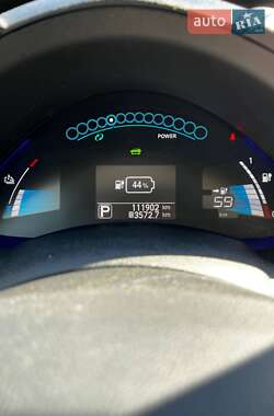 Хэтчбек Nissan Leaf 2015 в 