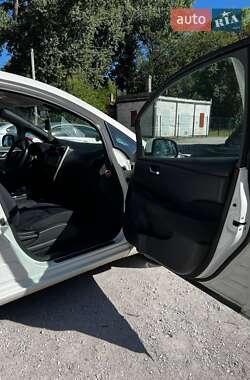 Хэтчбек Nissan Leaf 2015 в 