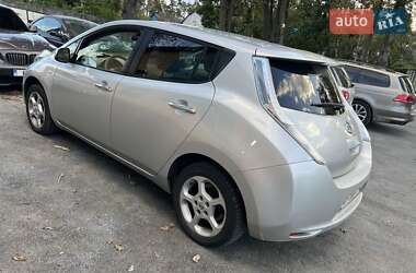 Хэтчбек Nissan Leaf 2011 в Звягеле