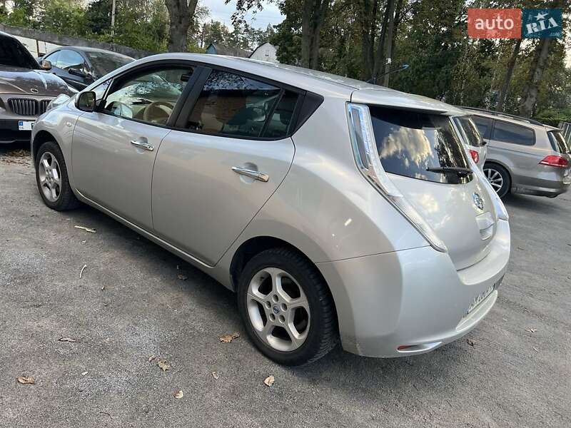 Хэтчбек Nissan Leaf 2011 в Звягеле фото Хэтчбек Nissan Leaf 2011 в Звягеле