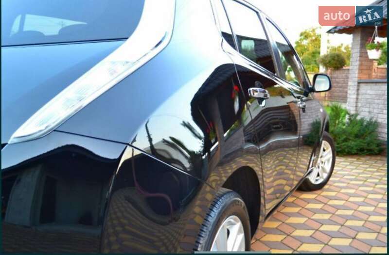 Хэтчбек Nissan Leaf 2013 в Дубровице фото Хэтчбек Nissan Leaf 2013 в Дубровице